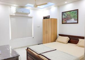 Ένα ή περισσότερα κρεβάτια σε δωμάτιο στο Lalit Villa Luxury Apartments