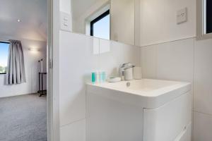 Fotografie z fotogalerie ubytování Modern Spacious Home with Backyard and Parking v Aucklandu + 32 fotografií