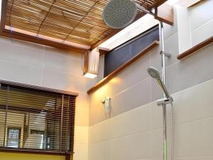 Vannituba majutusasutuses Khaothong Terrace Resort +39 fotot