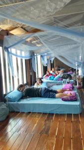 Postel nebo postele na pokoji v ubytování Poo Ley Home Stay Koh Pitak