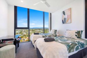 Ένα ή περισσότερα κρεβάτια σε δωμάτιο στο Skyline Showdown - Views, Games & Vibes