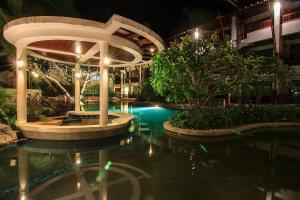 The Elements Krabi Resort - SHA Plus内部或周边的泳池