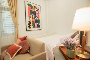 Ένα ή περισσότερα κρεβάτια σε δωμάτιο στο Comfort Loft Style Studio at Central District 3A!