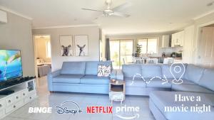 Μια τηλεόραση ή/και κέντρο ψυχαγωγίας στο Hinterland Hideaway Farm Stay +37 φωτογραφίες