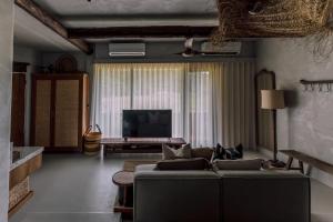 Μια τηλεόραση ή/και κέντρο ψυχαγωγίας στο Daily Blossom Stay & More