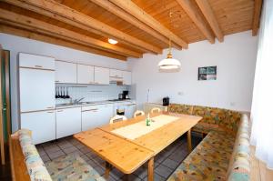 Η κουζίνα ή μικρή κουζίνα στο Familienhotel Steindl