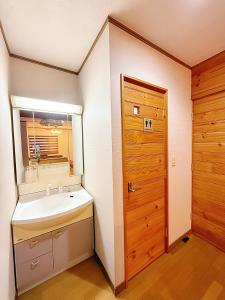 Ένα μπάνιο στο Sky House