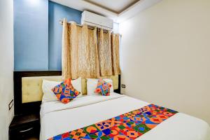 Ένα ή περισσότερα κρεβάτια σε δωμάτιο στο Via Royal Regalia Inn