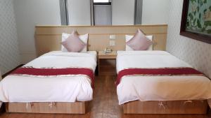 Postel nebo postele na pokoji v ubytování Mei Hua Hotel
