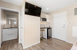 Η κουζίνα ή μικρή κουζίνα στο Modern home away from home