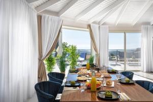 Nápoje v ubytování וילה מילגרוס - וילה מהממת עם בריכה פרטית