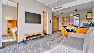 TV a/nebo společenská místnost v ubytování Złoty Horyzont, Sun & Snow