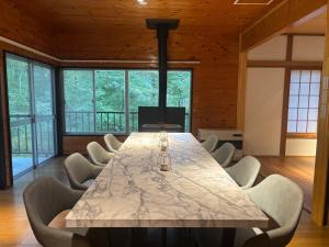 Φωτογραφία από το άλμπουμ του Kawa No Mori Villa Karuizawa - Ghibi-Like Enchanted Riverside Moss Garden Forest Retreat σε Tsumagoi