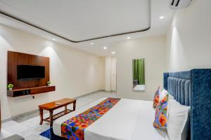 Gallery image of FabHotel The Royal Kishan Complex in Noida