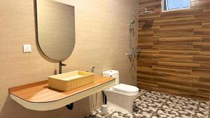 Koupelna v ubytování The Luxurious 40 Milos Villa + 12 fotografií