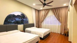 Postel nebo postele na pokoji v ubytování The Luxurious 40 Milos Villa