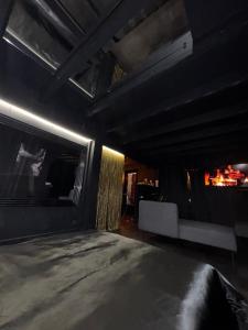 a dark room with a couch and a fireplace at SecretRoomBdx in Carbon-Blanc