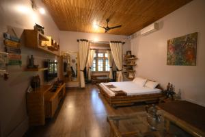 a bedroom with a bed and a ceiling at Paat Halodhiya Farm Stay in Kāhārpāra