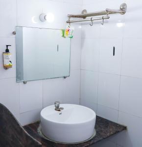 Phòng tắm tại Hotel sai nakshatra