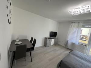 TV a/nebo společenská místnost v ubytování Etw-Sarstedt