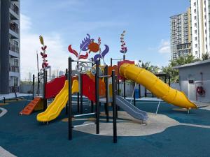 Herní místnost nebo prostor pro děti v ubytování Muji Family Suites Medini 2BR Legoland