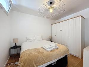 En eller flere senge i et værelse på Appartement Caen Rives de lOrne