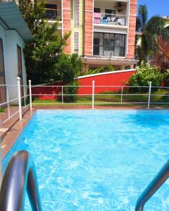 Bazén v ubytování Minimalist 1-Bedroom Apartment Near Candolim Beach nebo v jeho okolí