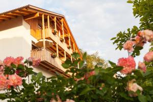 A balcony or terrace at Hotel Heubad