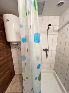 Ένα μπάνιο στο Hotel HEADWAY +15 φωτογραφίες