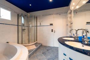 a bathroom with two sinks and a tub and a shower at Chambres d'hotes du Prieur in Léognan +23 photos