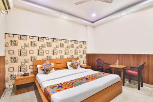 Ένα ή περισσότερα κρεβάτια σε δωμάτιο στο FabHotel Regal Inn Indira Nagar