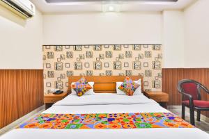 Ένα ή περισσότερα κρεβάτια σε δωμάτιο στο FabHotel Regal Inn Indira Nagar