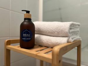 aption of a bottle of blow dryer on a towel at Koolmees - Between the trees! in IJhorst +15 photos