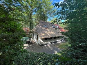 Το κτήριο όπου στεγάζεται  η παραθεριστική κατοικία