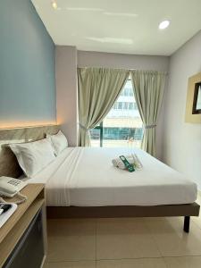 Postel nebo postele na pokoji v ubytování AQ Hotel