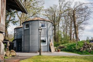 a small house with a gambrel roof at Ferienhaus Getreidesilo in Schneverdingen