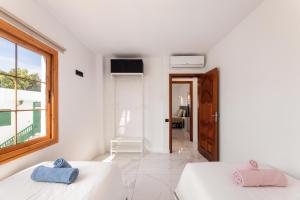 Una cama o camas en una habitación de Apartamento Fatima by Escape Home