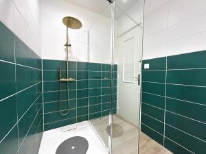 Et badeværelse på Garage Privé Clim Jardin & Barbecue Narbonne + 33 billeder