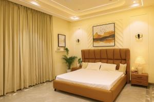 Postel nebo postele na pokoji v ubytování Sidneyland Hill Retreat Beside the Aravallis Amidst Nature + 35 fotografií