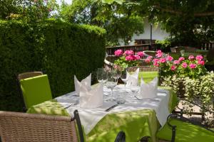 A garden outside Hotel Heubad