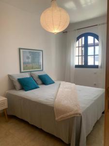 Ένα ή περισσότερα κρεβάτια σε δωμάτιο στο Villa Garoé