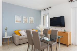 TV a/nebo společenská místnost v ubytování Unicorn House - Stunning sea view with pool