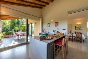 Χώρος καθιστικού στο VILLA SPARTA 8&2, Emma Villas +19 φωτογραφίες