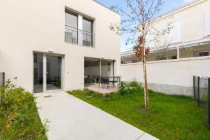 Κήπος έξω από το Jolie maison lumineuse de style industriel