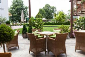 A garden outside Hotel Heubad