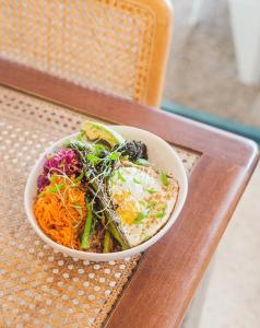 アレクサンドラ・ヘッドランドにあるBeachfront Penthouse With Uninterrupted Ocean Viewsの食器