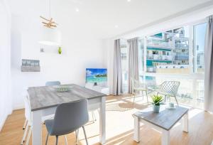 Μια τηλεόραση ή/και κέντρο ψυχαγωγίας στο Alameda 16 Apartment Beach Old Town