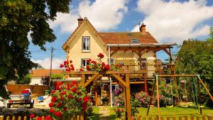 Κήπος έξω από το Chalet Robinson, a 20 km de Disney et 50 de Paris - SNCF