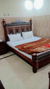 En eller flere senge i et værelse på Hotel crown palace