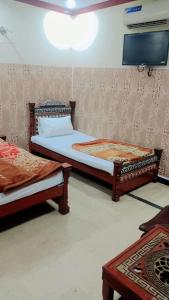 En eller flere senge i et værelse på Hotel crown palace